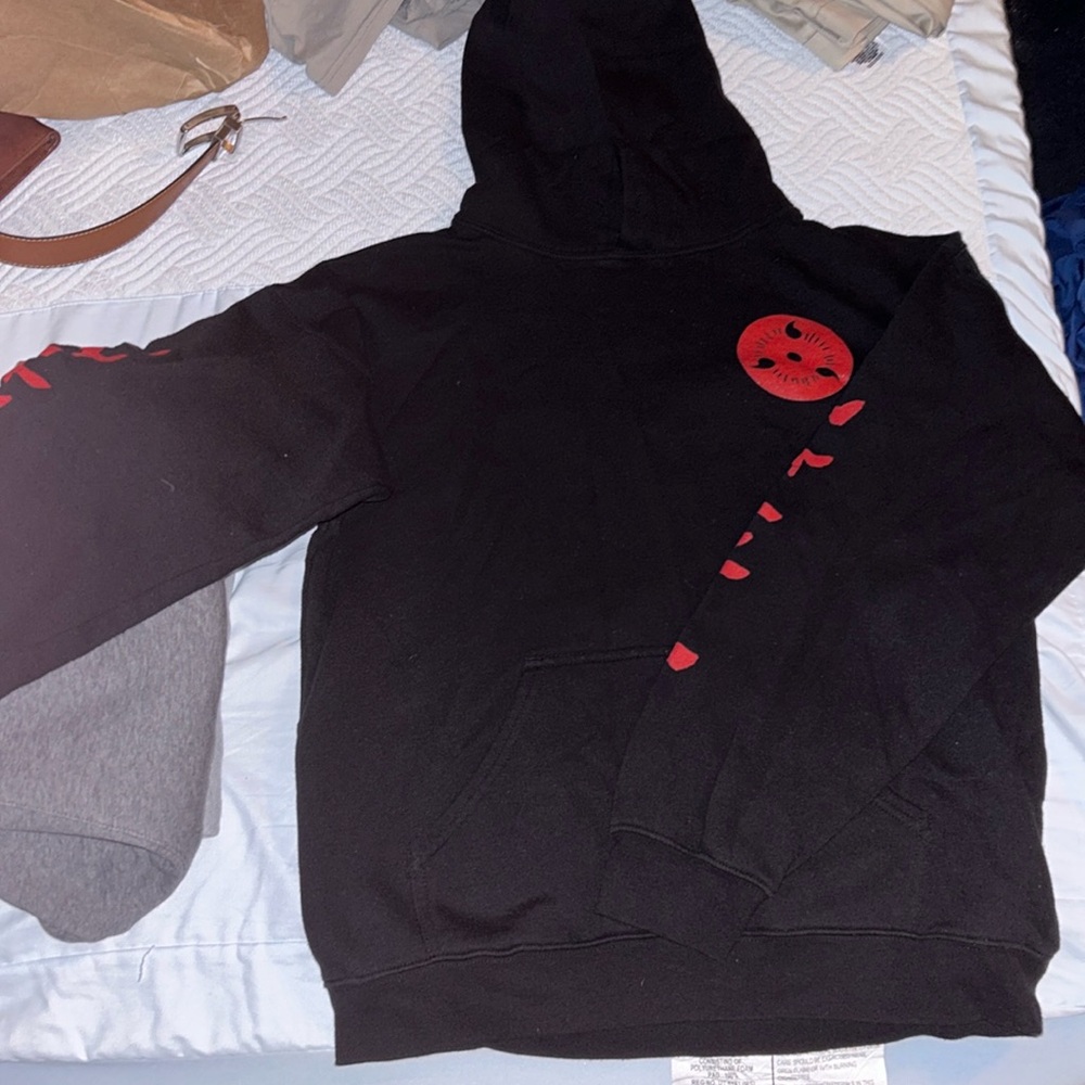 Medium, Black
